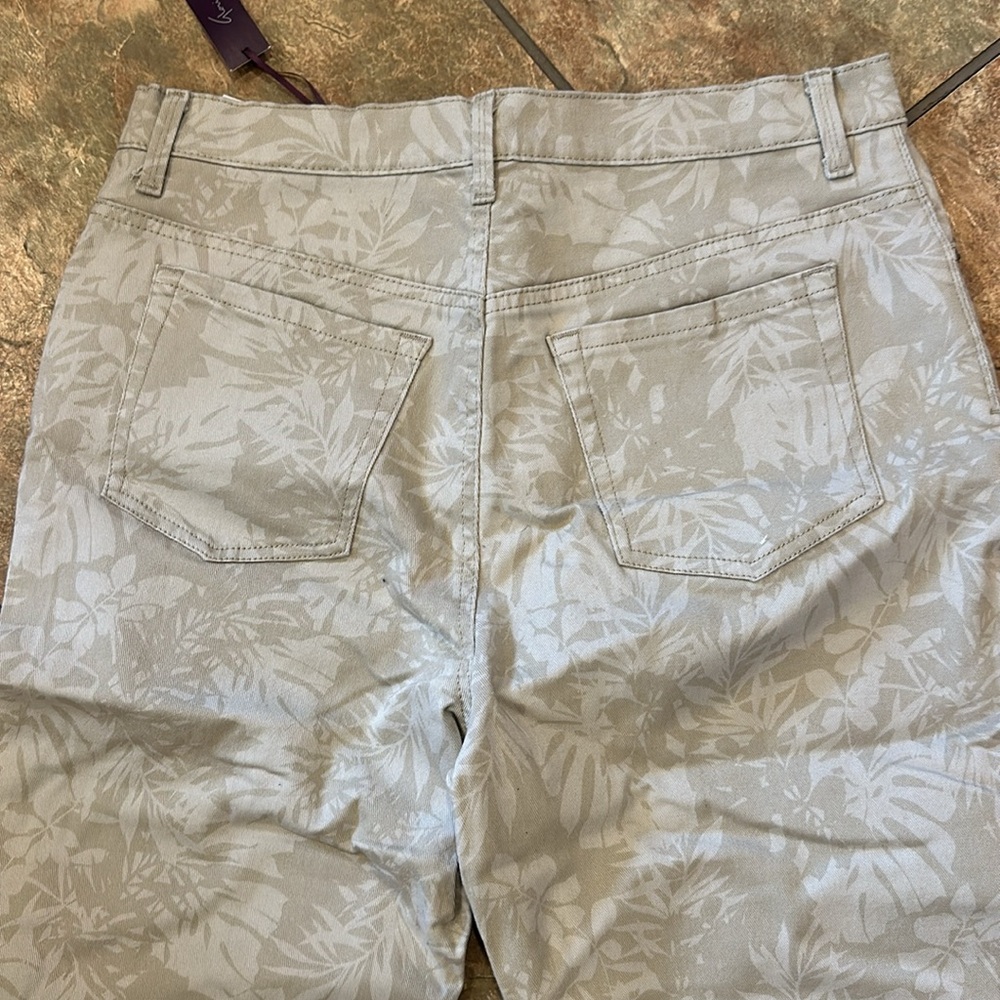 Gloria Vanderbilt Amanda Capri - Picture 4 of 5